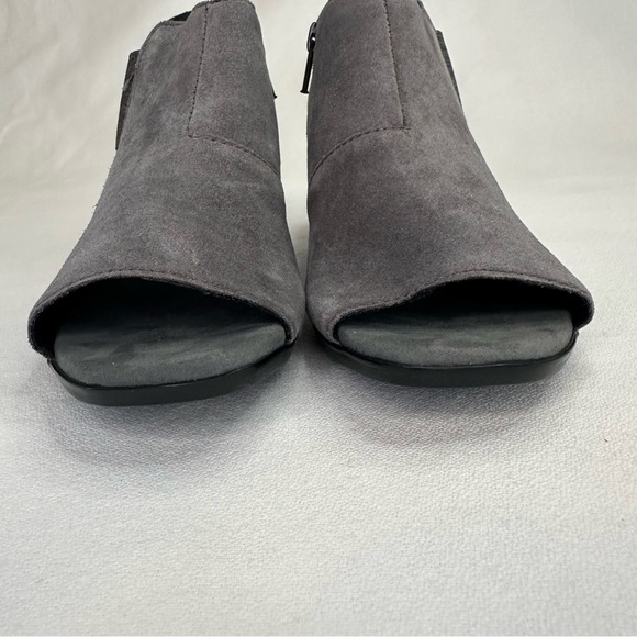 Munro Gray Heeled Boots with Chunky Heel and Open Toe Design - Picture 4 of 11